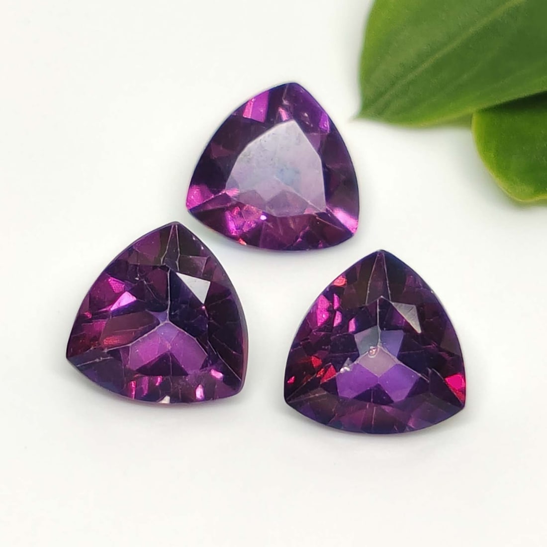 3.90 ct Rare Natural Lulaby Mystic Topaz Lot: Gemstones: Natural Mystic TopazCarat Weights: 3.90 ct Size/Dimensions: 7 X 7 mmTreatment: Coated