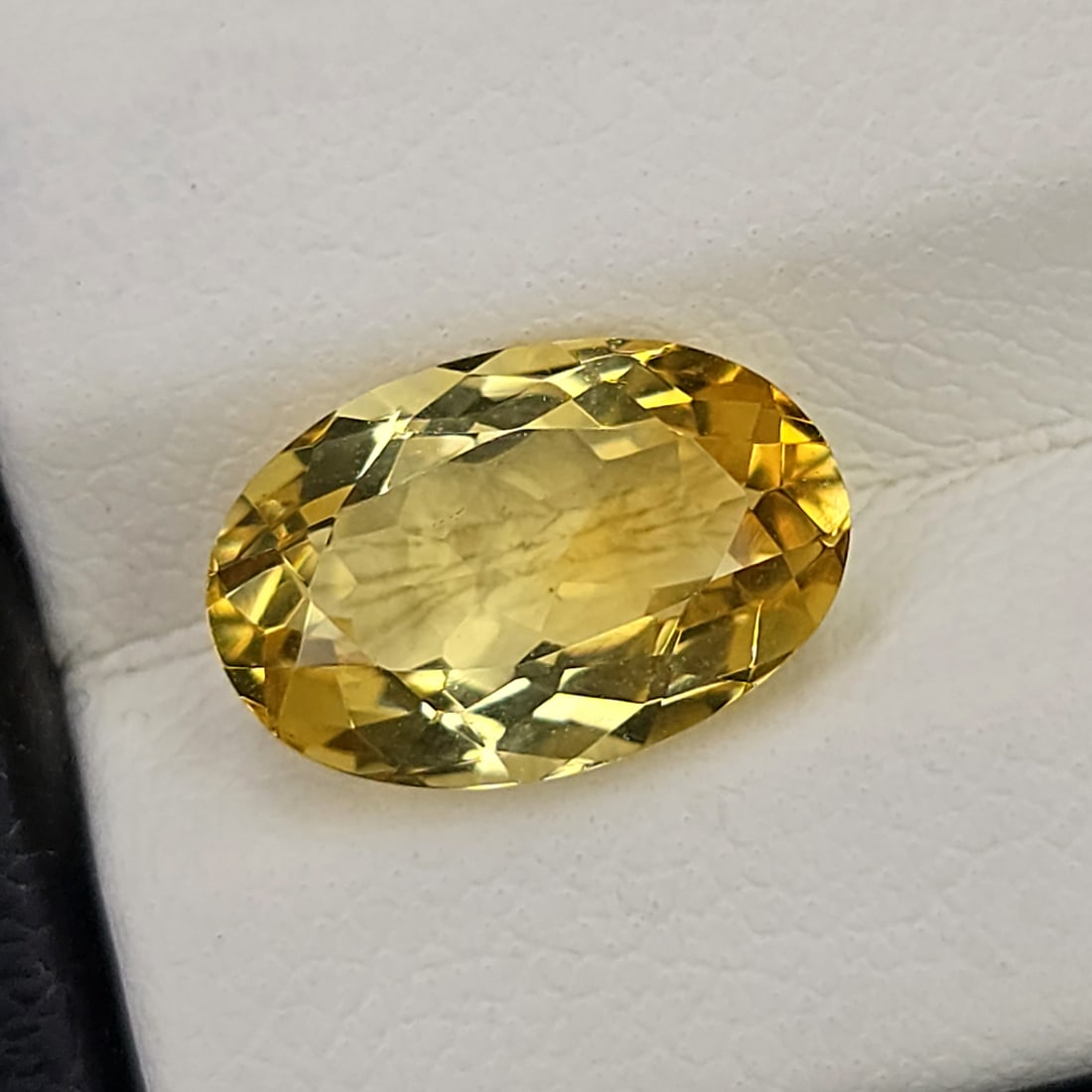 2.36 Ct Natural Citrine: Gemstones: Natural Citrine /Carat Weights: 2.36 Ct /Size or Dimensions: 11 X 7.20 X 5 mm / Treatment: No
