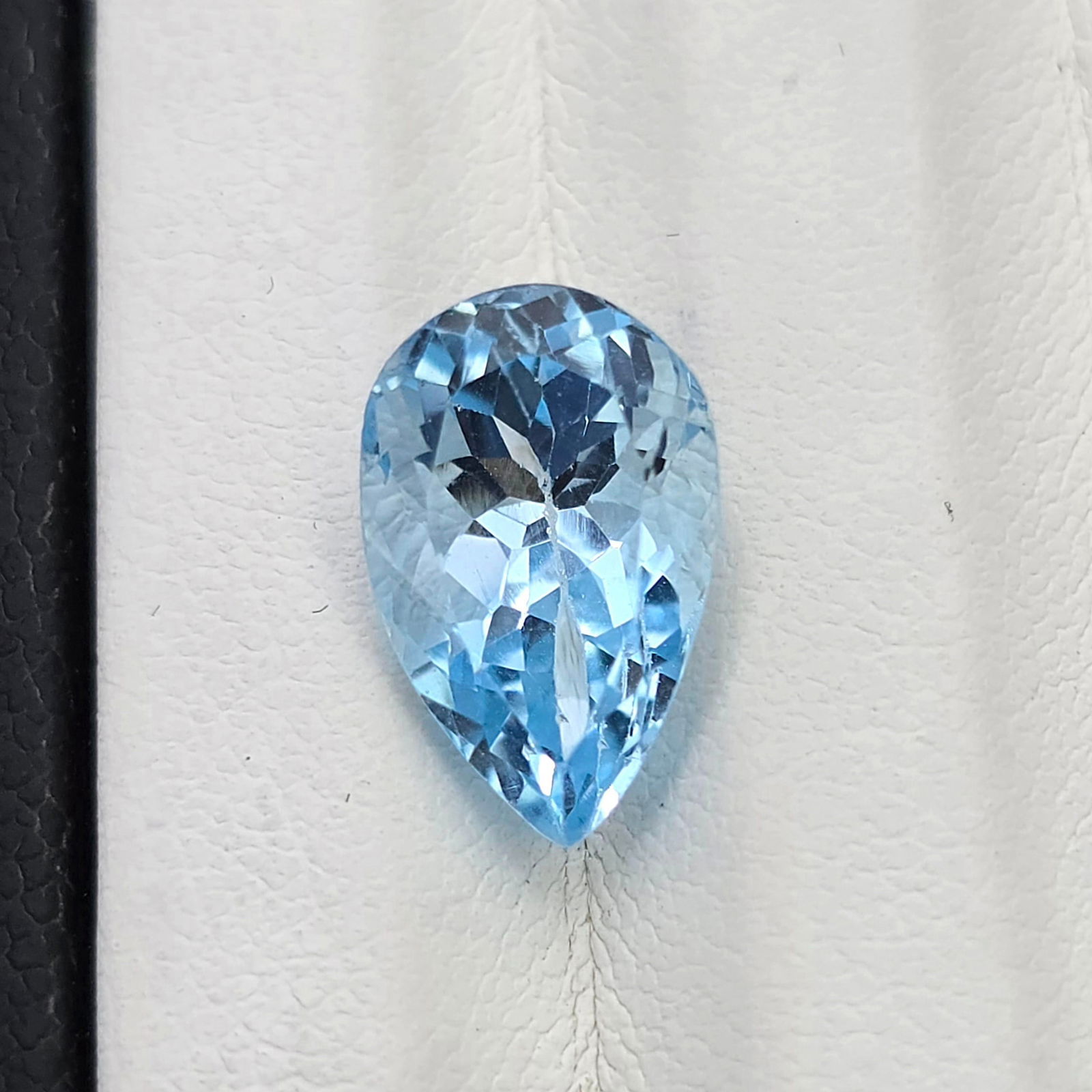 5.16 ct Natural Blue Topaz: Gemstones: Natural Blue Topaz /Carat Weights: 5.16 ct /Size or Dimensions: 12.50 X 8 X 7.97 mm /Treatment: Irradiated