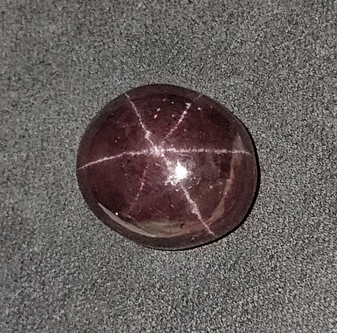 32.08 Ct Unheated Natural Star Garnet: Gemstones: Natural Star Garnet /Carat Weights: 32.08 ct /Size or Dimensions: 18.70 X 16.60 X 9.30 mm /Treatment: None