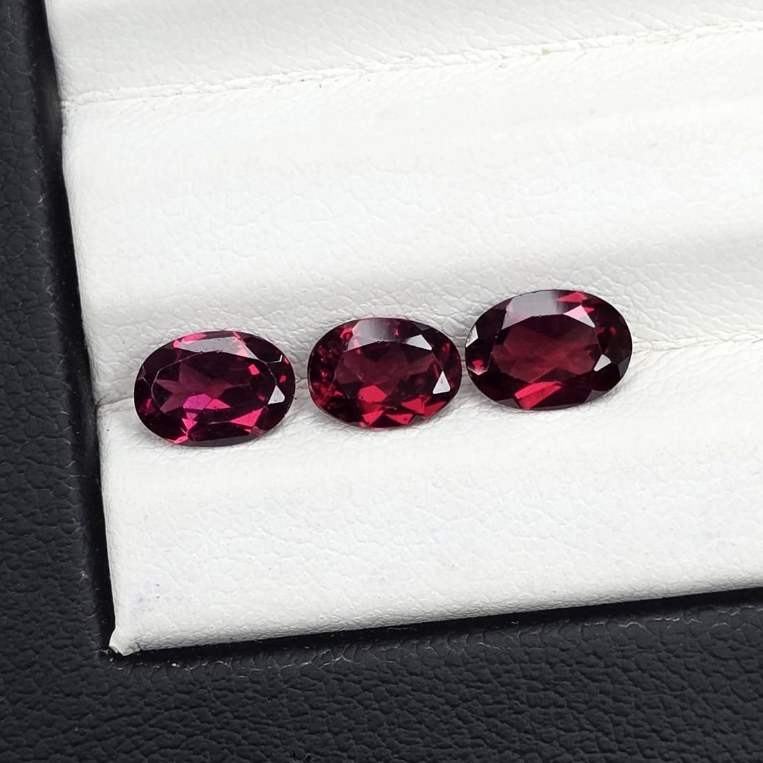 2.72 Ct Natural Rose Garnet Oval Pair: Gemstones: Rose Garnet /Carat Weights: 2.72 ct /Size or Dimensions: 7.00 X 5.00 X 3.00 mm Approx