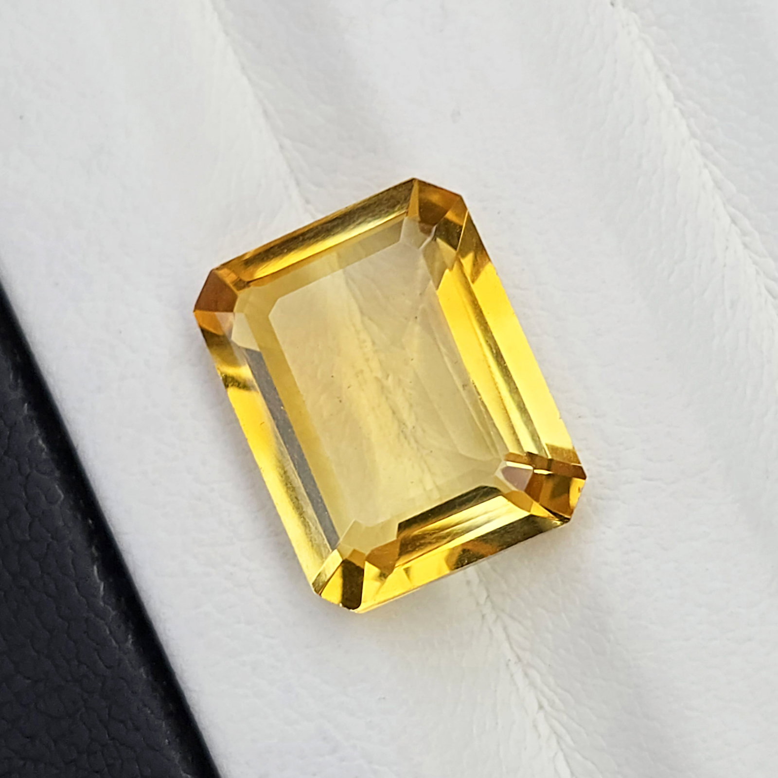 5.23 Ct "AAA Grade" Natural Citrine: Gemstones: Natural Citrine /Carat Weights: 5.23 Ct /Size or Dimensions: 12.80 X 10 X 5.40 mm