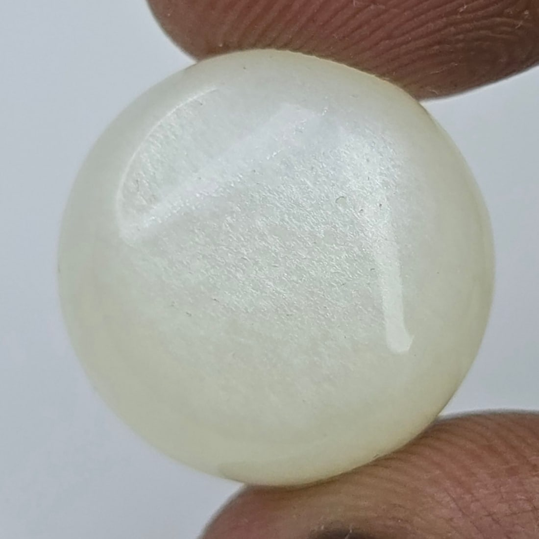 15.25 ct Natural White Moonstone (1 of 2)