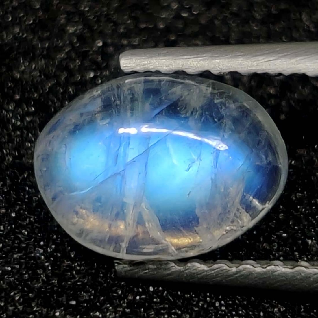 1.35 ct "Top Quality" Natural Royal Blue Moonstone: Gemstones: Natural Blue MoonstoneCarat Weights: 1.35 ct Size/Dimensions: 8 X 6 mm Approx