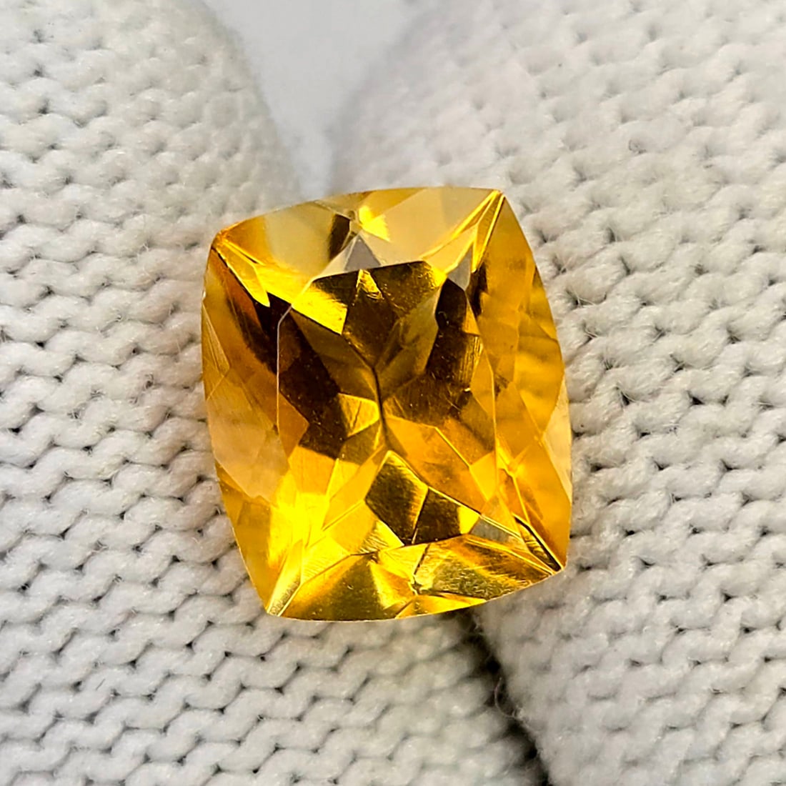 4.90 Ct "AAA Grade" Natural Citrine: Gemstones: Natural Citrine /Carat Weights: 4.90 Ct /Size or Dimensions: 11.30 X 9.50 X 7.30 mm
