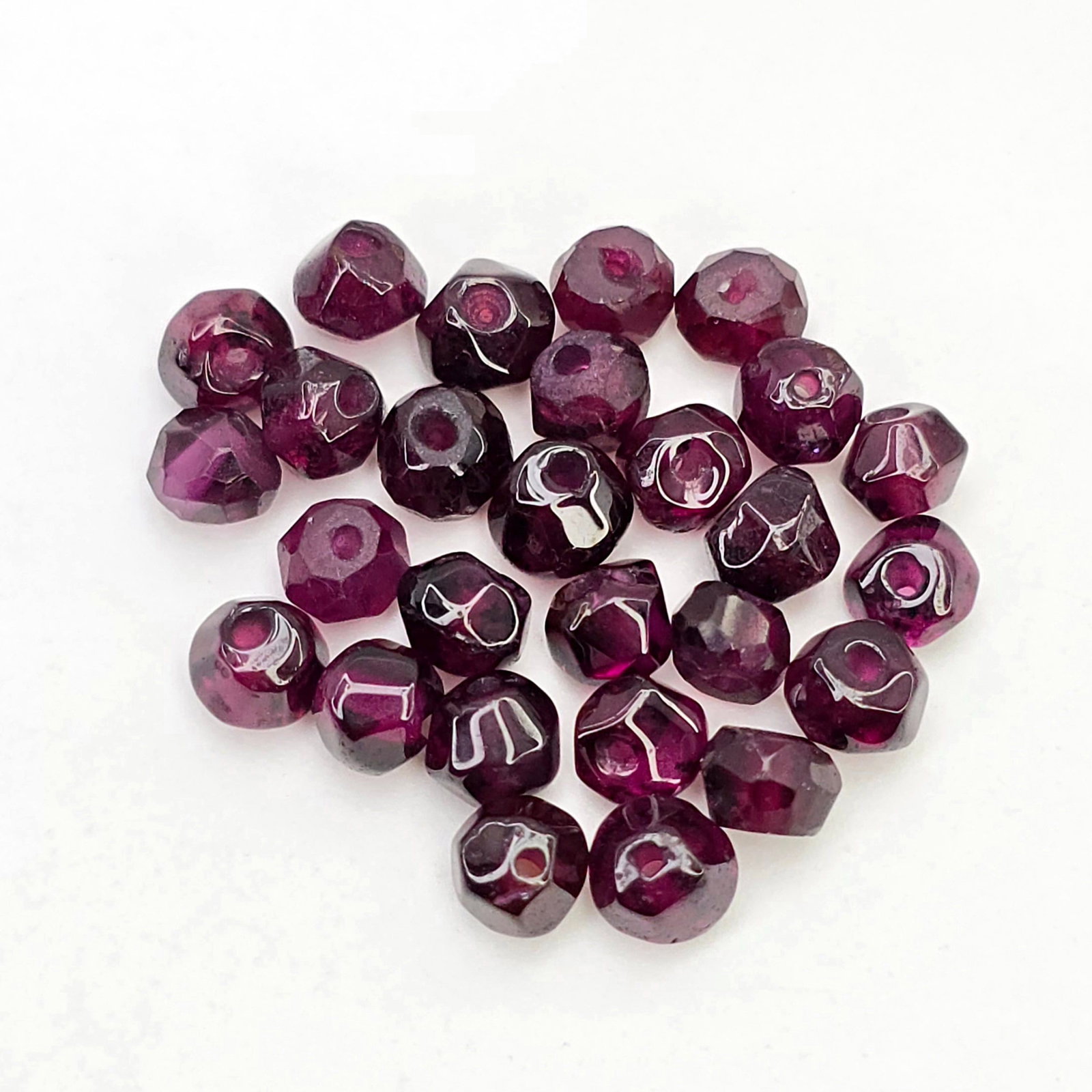 15.47 Ct Natural Red Garnet Round Loose Beads: Gemstones: Natural Red Garnet /Carat Weights: 15.47 ct /Size or Dimensions: 3.50 to 4.00 mm Approx