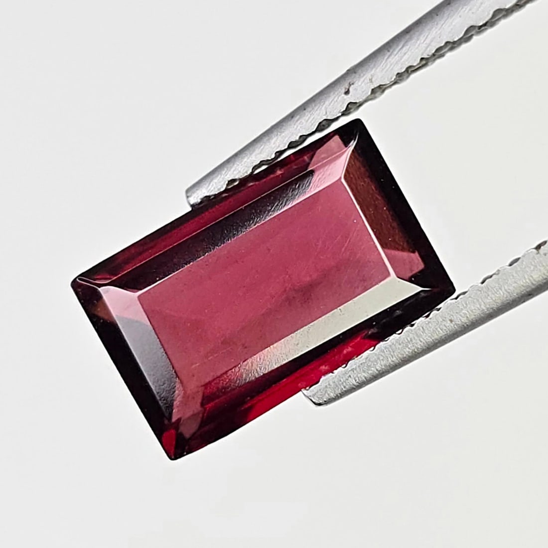 2.29 Ct Natural Red Garnet Round: Gemstones: Natural Red Garnet /Carat Weights: 2.29 ct /Size or Dimensions: 9.20 X 5.80 X 3.30 mm Approx