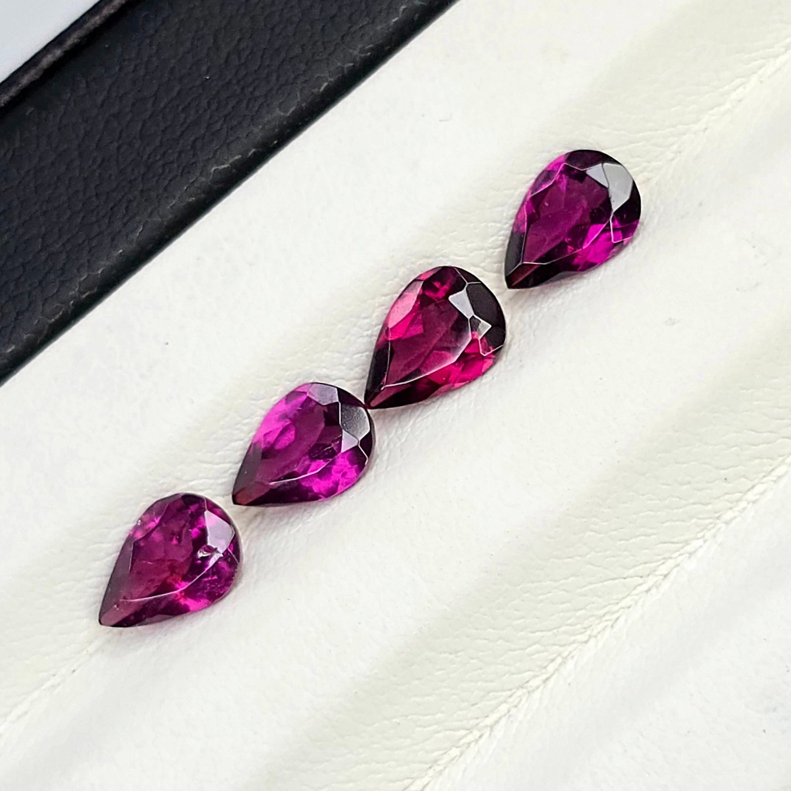 3.10 Ct Natural Rhodolite Garnet Pear Set: Gemstones: Rhodolite Garnet /Carat Weights: 3.10 ct /Size or Dimensions: 7 X 5 mm /