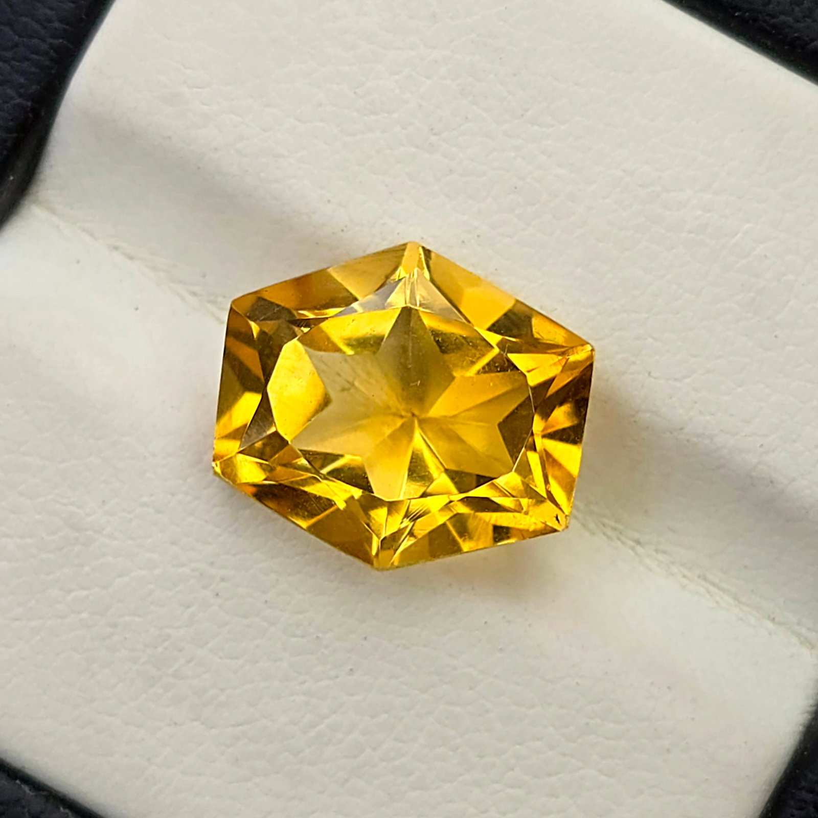 5.67 Ct "AAA Grade" Natural Citrine Fancy Cut: Gemstones: Natural Citrine /Carat Weights: 5.67 Ct /Size or Dimensions: 12.40 X 11.20 X 7.34 mm