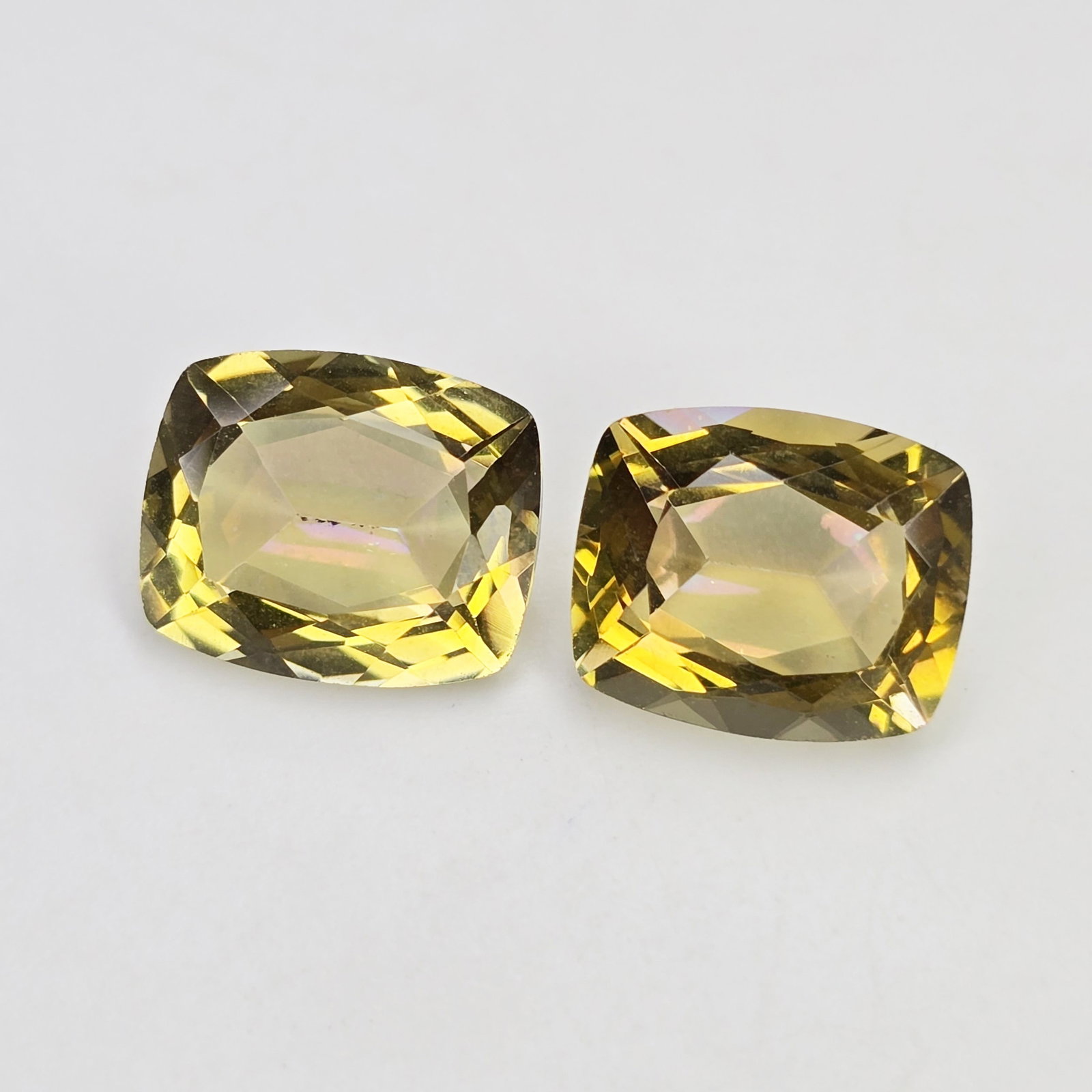 10.42 ct "Top Qulaity" Natural Yellow Mystic Quartz Pair: Gemstones: Natural Mystic Quartz /Carat Weights: 10.42 ct /Size or Dimensions: 12 X 10 X 5.90 to 7.00 mm /Treatment: Coated