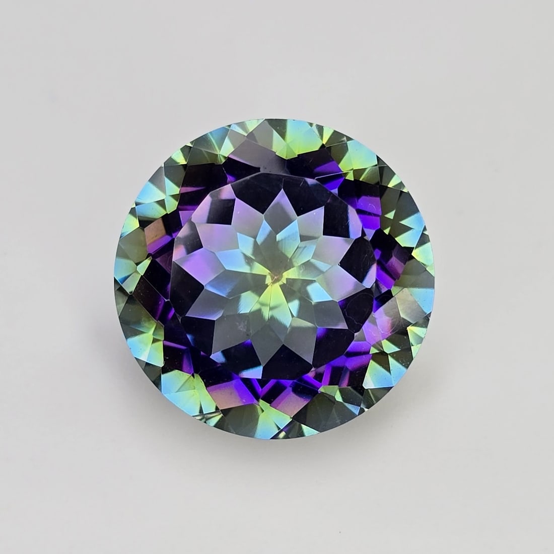 17.63 ct "Top Qulaity" Natural Rainbow Mystic Quartz: Gemstones: Natural Mystic Quartz /Carat Weights: 17.63 ct /Size or Dimensions: 17 X 17 X 10.90 mm /Treatment: Coated