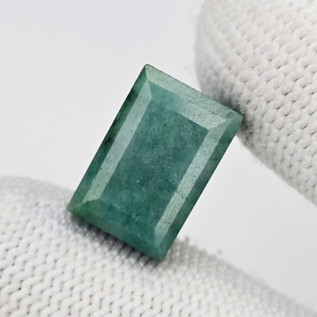 14.12 ct Coated Emerald: Gemstones: Natural Emerald /Carat Weights: 14.12 ct /Size or Dimensions: 15.60 X 10.50 X 8.10 mm Approx /Treatment : Coated
