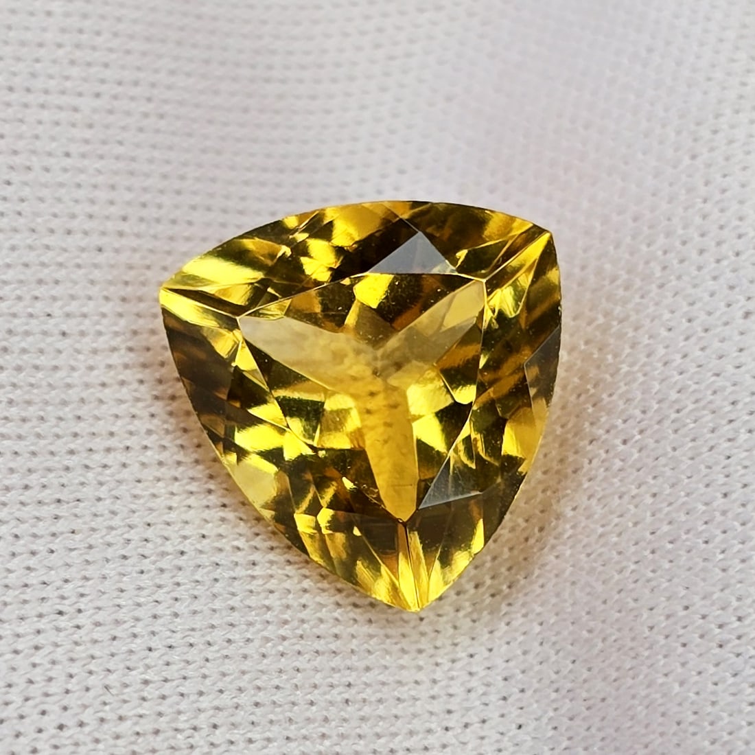 4.88 Ct "Top Quality" Natural Citrine: Gemstones: Natural Citrine /Carat Weights: 4.88 Ct /Size or Dimensions: 11.40 X 11.30 X 7.90 mm
