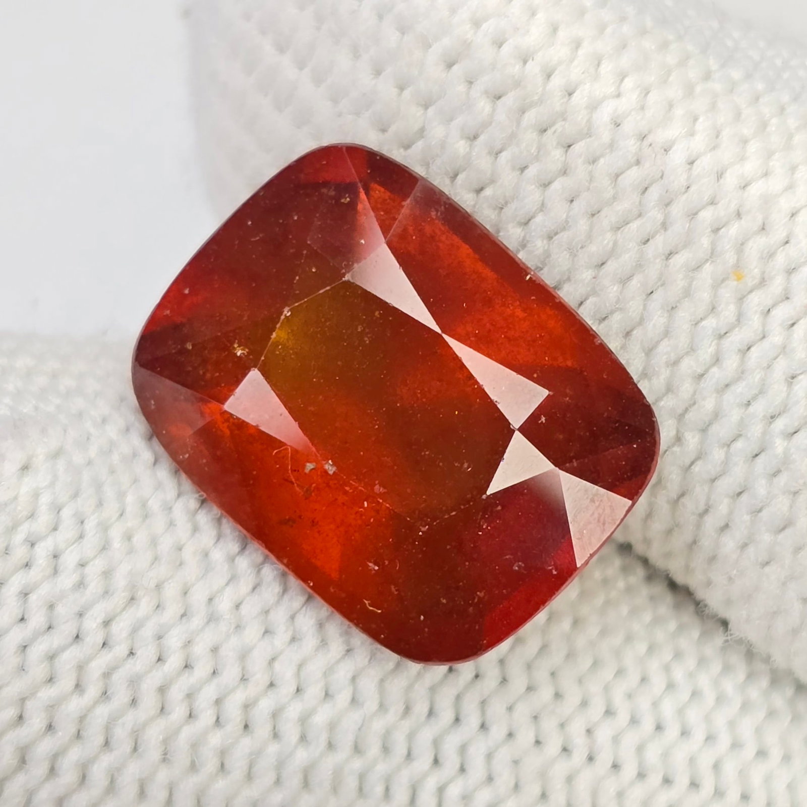 15.36 Ct Natural Fanta Orange Hessonite Garnet: Gemstones: Natural Hessonite Garnet /Carat Weights: 15.36 ct /Size or Dimensions: 16.80 X 13 X 8.50 mm /Treatment: None