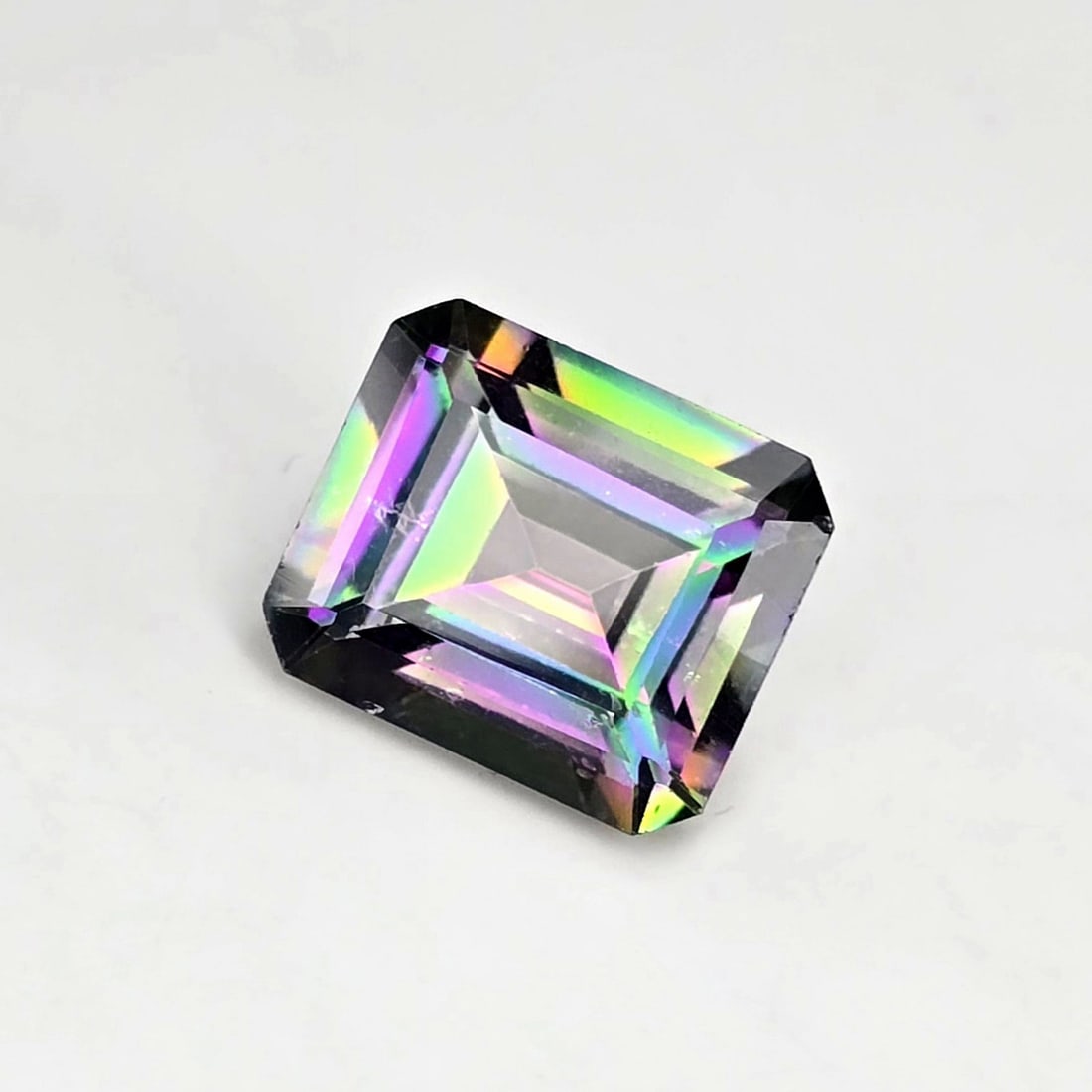 7.71 ct "Top Qulaity" Natural Rainbow Mystic Quartz: Gemstones: Natural Mystic Quartz /Carat Weights: 7.71 ct /Size or Dimensions: 12 X 10 X 6.90 mm /Treatment: Coated