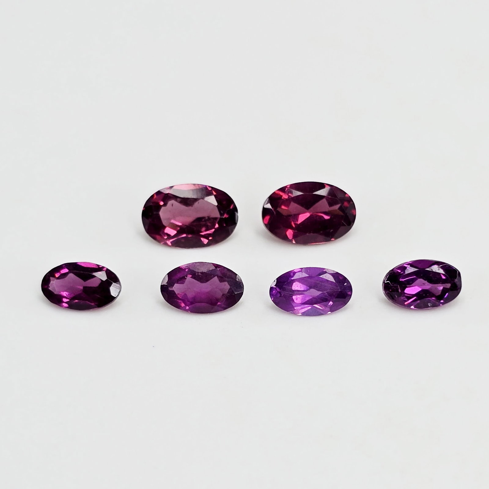 2.23 Ct Natural Rhodolite Garnet Oval Set: Gemstones: Rhodolite Garnet /Carat Weights: 2.23 ct /Size or Dimensions: 6 X 4, 5 X 3 mm (Approx)