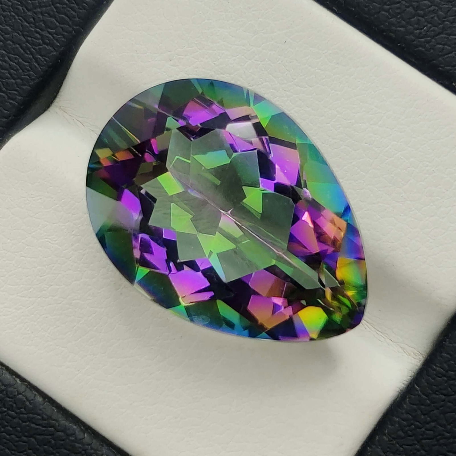 19.97 ct "Top Qulaity" Rainbow Mystic Quartz: Gemstones: Mystic Quartz /Carat Weights: 19.97 ct /Size or Dimensions: 12.20 X 16.30 X 10.70 mm /Treatment: Coated