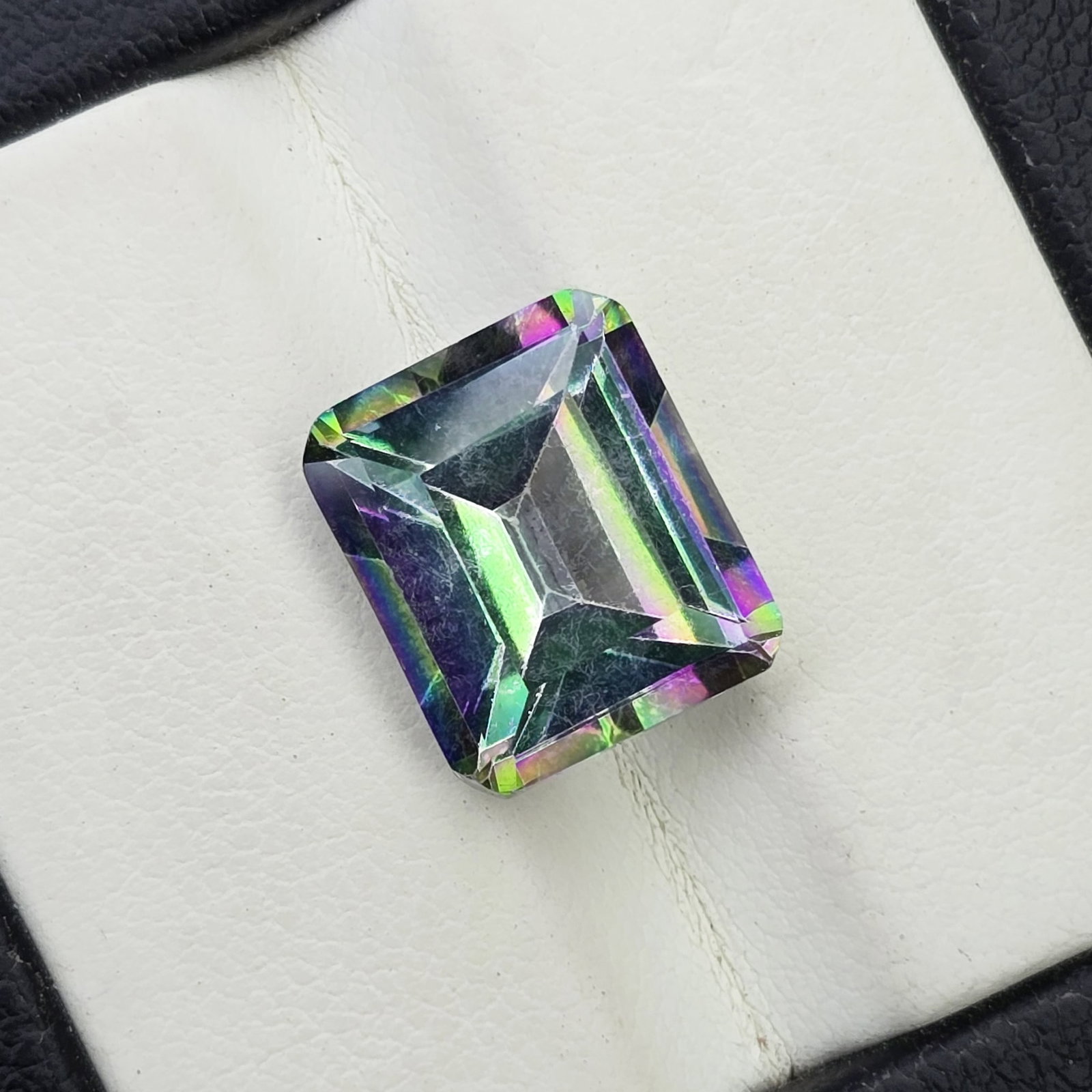 7.46 ct "Top Qulaity" Natural Rainbow Mystic Quartz: Gemstones: Natural Mystic Quartz /Carat Weights: 7.46ct /Size or Dimensions: 12 X 10 X 7 mm /Treatment: Coated