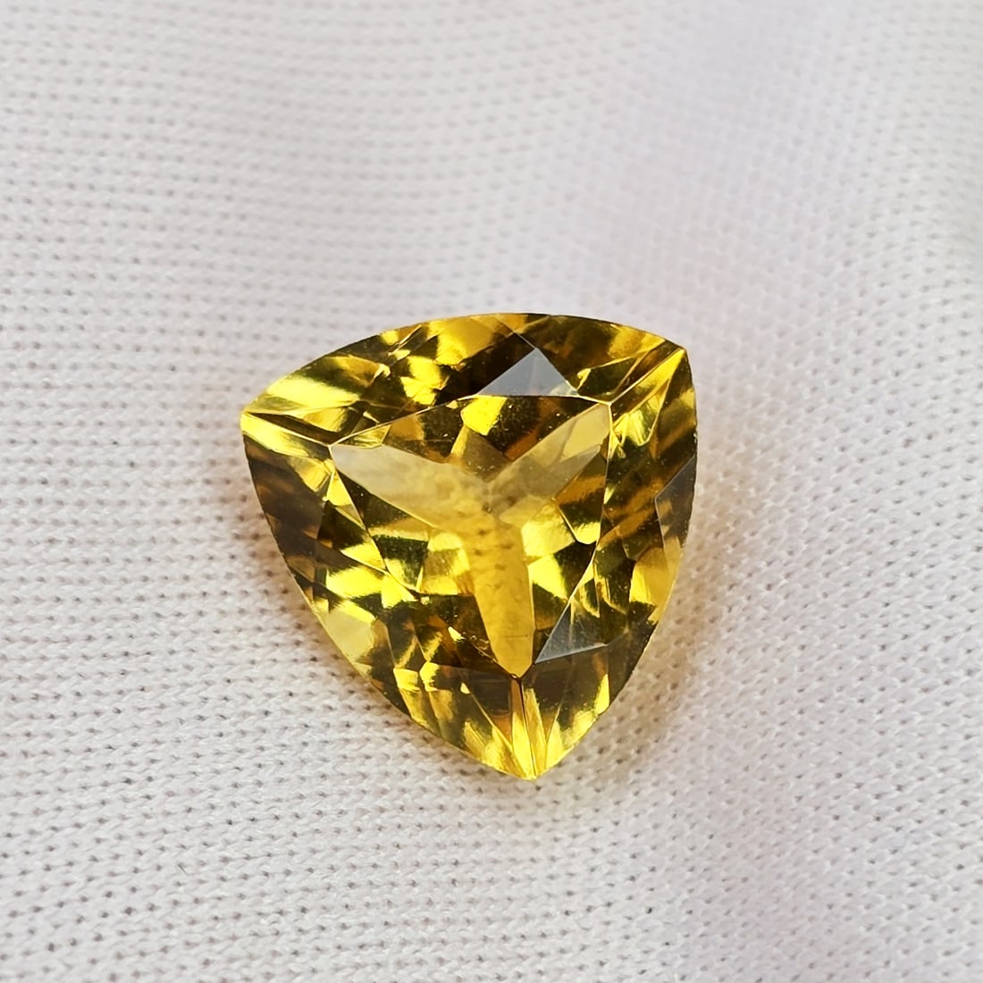 4.54 Ct "AAA Grade" Natural Citrine: Gemstones: Natural Citrine /Carat Weights: 4.54 Ct /Size or Dimensions: 11.20 X 11 X 7.20 mm