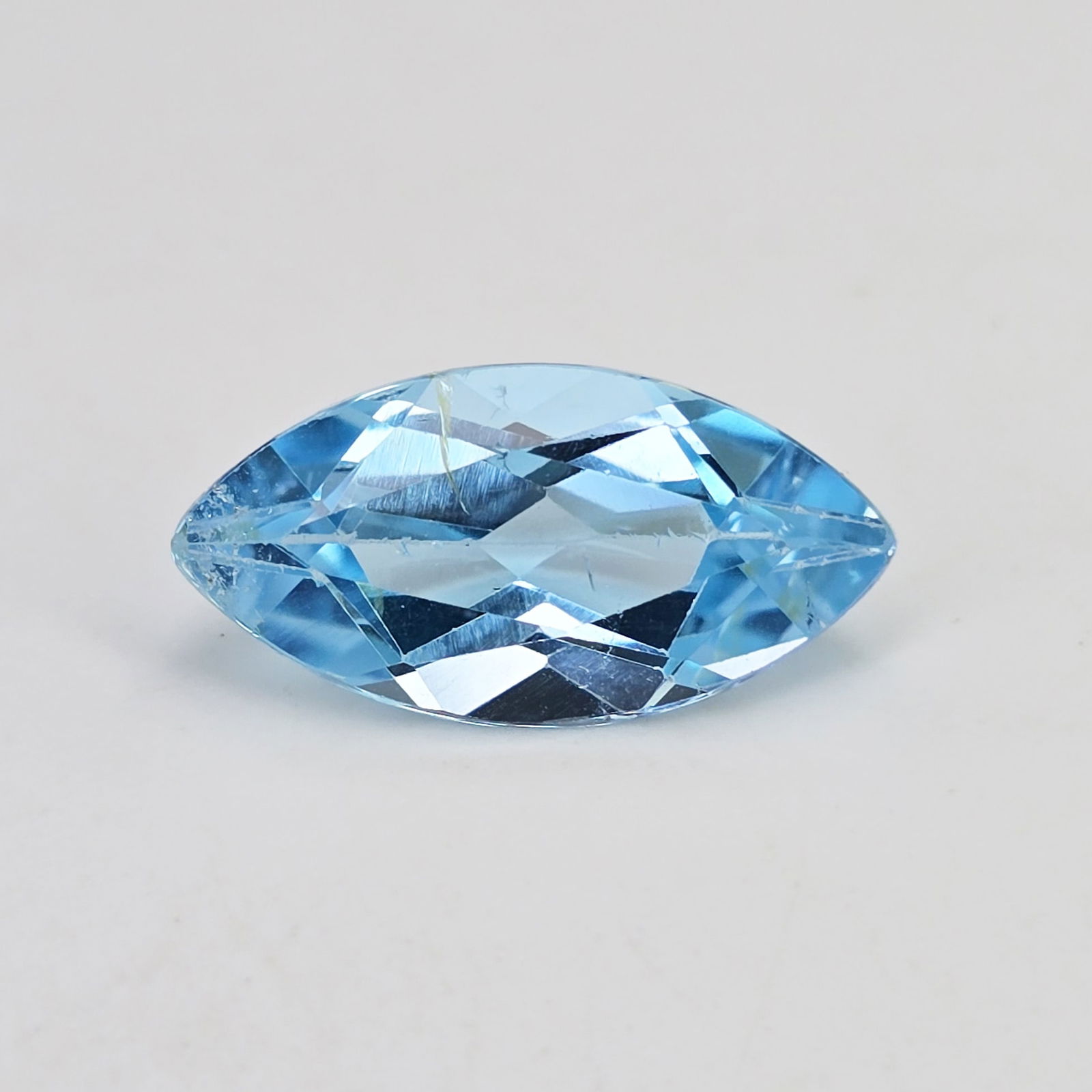 6.90 ct Natural Blue Topaz: Gemstones: Natural Blue Topaz /Carat Weights: 6.90 ct /Size or Dimensions: 17.80 X 9 X 6.20 mm /Treatment: Irradiated