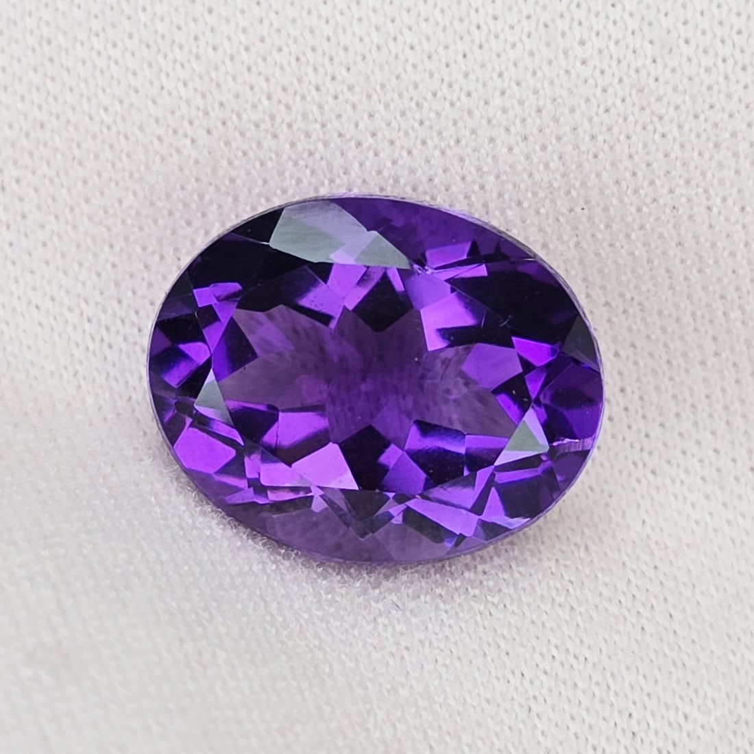 5.90 ct "Top Quality" Natural Deep Purple African Amethyst: Gemstones: Natural African Amethyst /Carat Weights: 5.90 ct /Size or Dimensions: 13.20 X 10.80 X 7.40 mm /Origin : Africa
