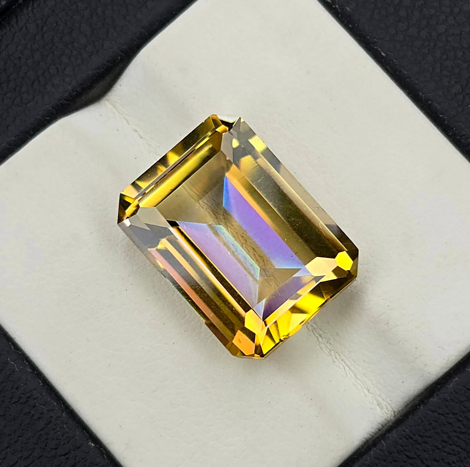 12.09 ct "Top Qulaity" Natural Yellow Mystic Quartz: Gemstones: Natural Mystic Quartz /Carat Weights: 12.09 ct /Size or Dimensions: 16 X 12 X 8.20 mm /Treatment: Coated