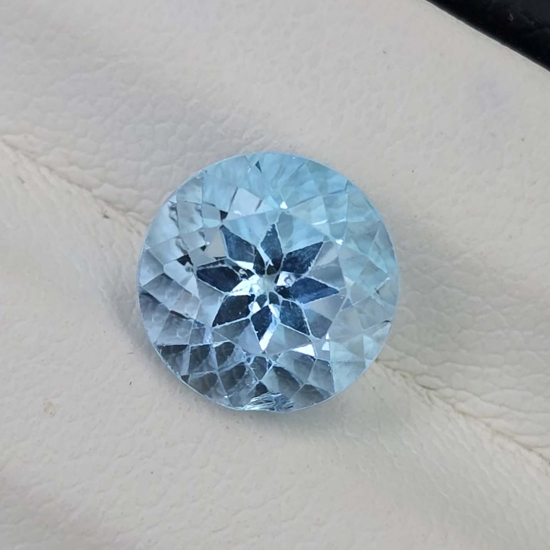2.78 ct Natural Blue Topaz: Gemstones: Natural Blue Topaz / Carat Weights: 2.78 ct / Size or Dimensions: 8 X 8 X 6.40 mm / Treatment: Irradiated