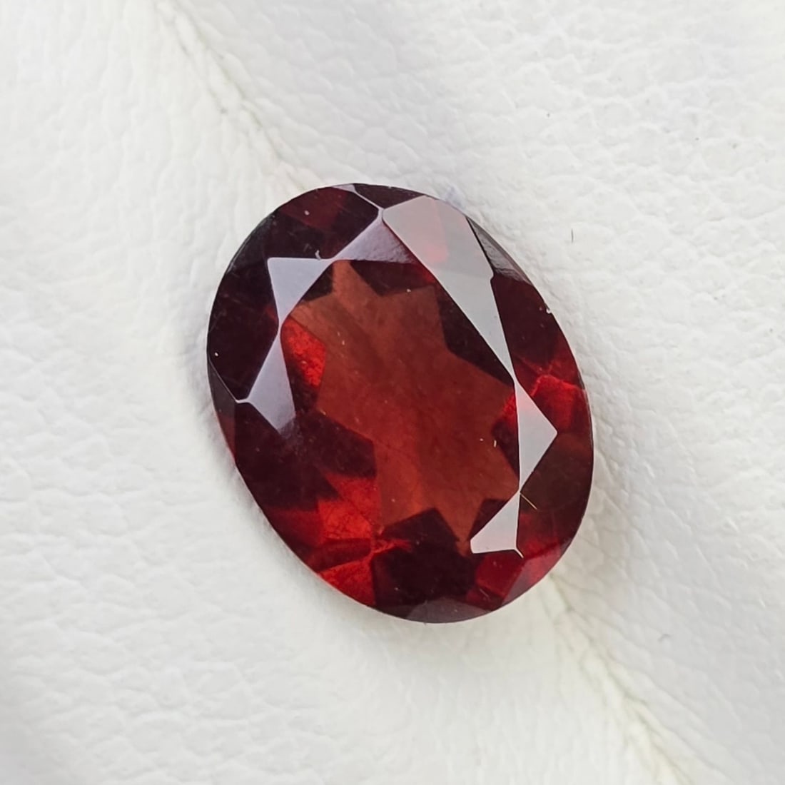 2.06 Ct Natural Red Garnet Oval (1 of 3)