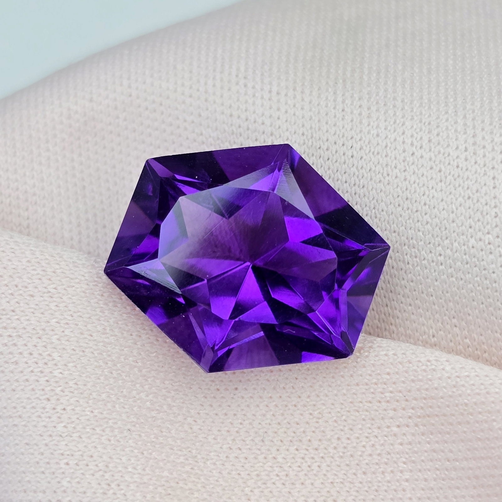 9.73 ct "Top Quality" Natural Deep Purple African Amethyst Fancy (1 of 3)