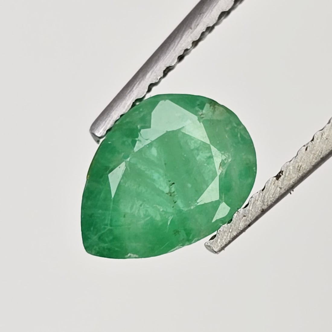 0.95 ct Natural Zambian Emerald: Gemstones: Natural Emerald /Carat Weights: 0.95 ct /Size or Dimensions: 7.60 X 5.60 X 3.50 mm Approx /Treatment : Colorless Oil