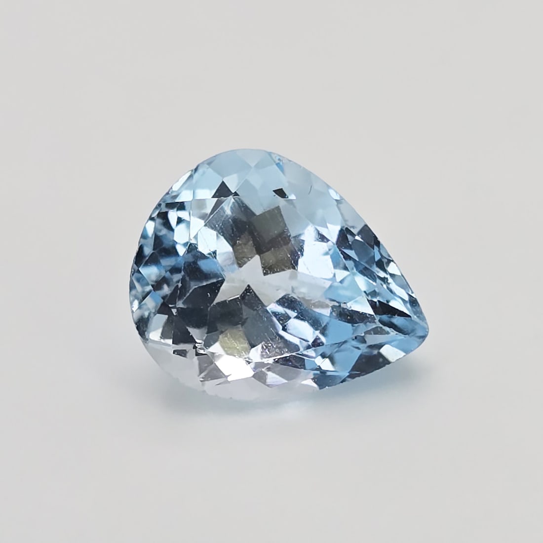 4.63 ct Natural Blue Topaz: Gemstones: Natural Blue Topaz /Carat Weights: 4.63 ct /Size or Dimensions: 11.20 X 9.30 X 6.50 mm /Treatment: Irradiated