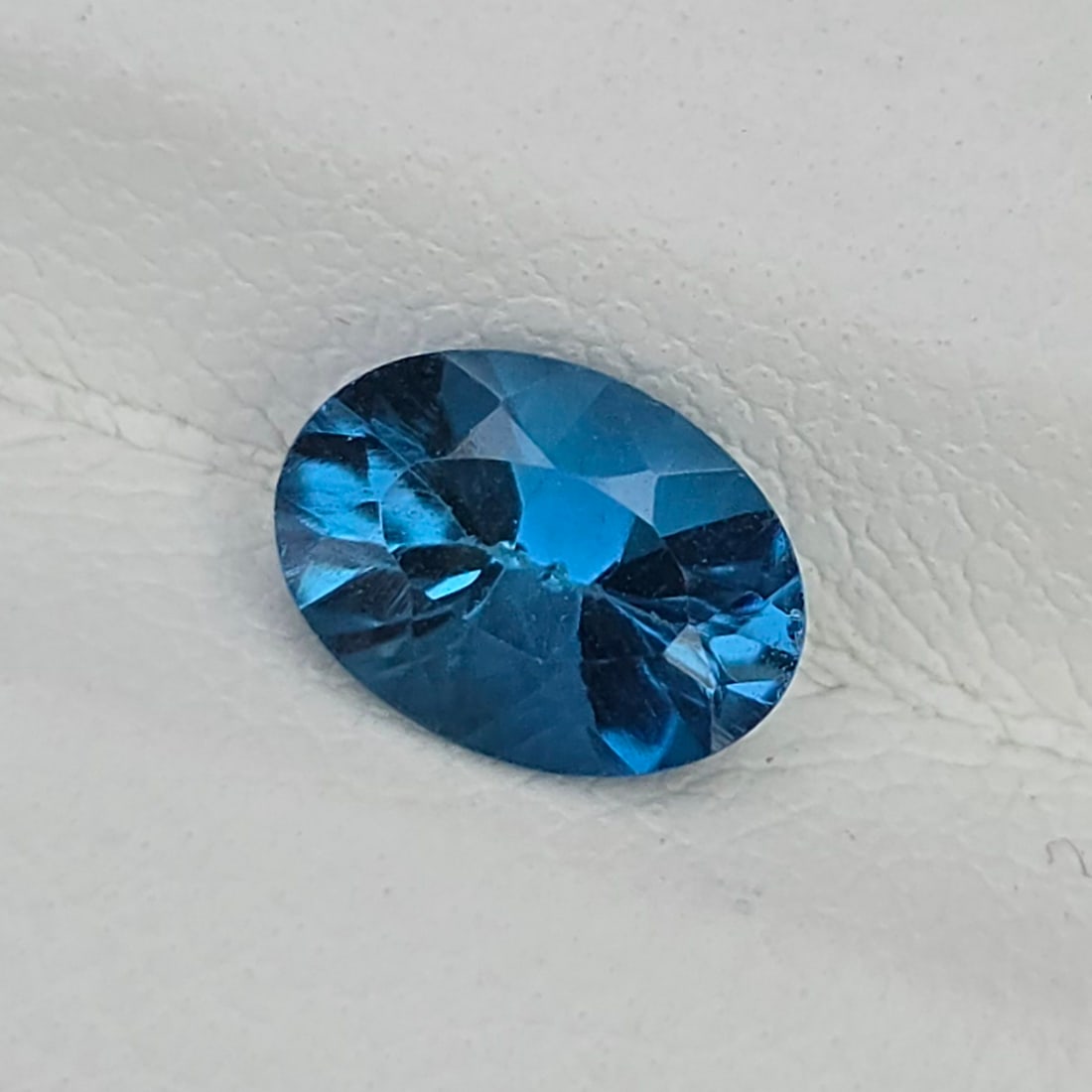 0.84 ct Natural London Blue Topaz: Gemstones: Natural london Blue Topaz /Carat Weights: 0.84 ct /Size or Dimensions: 6.88 X 4.97 mm