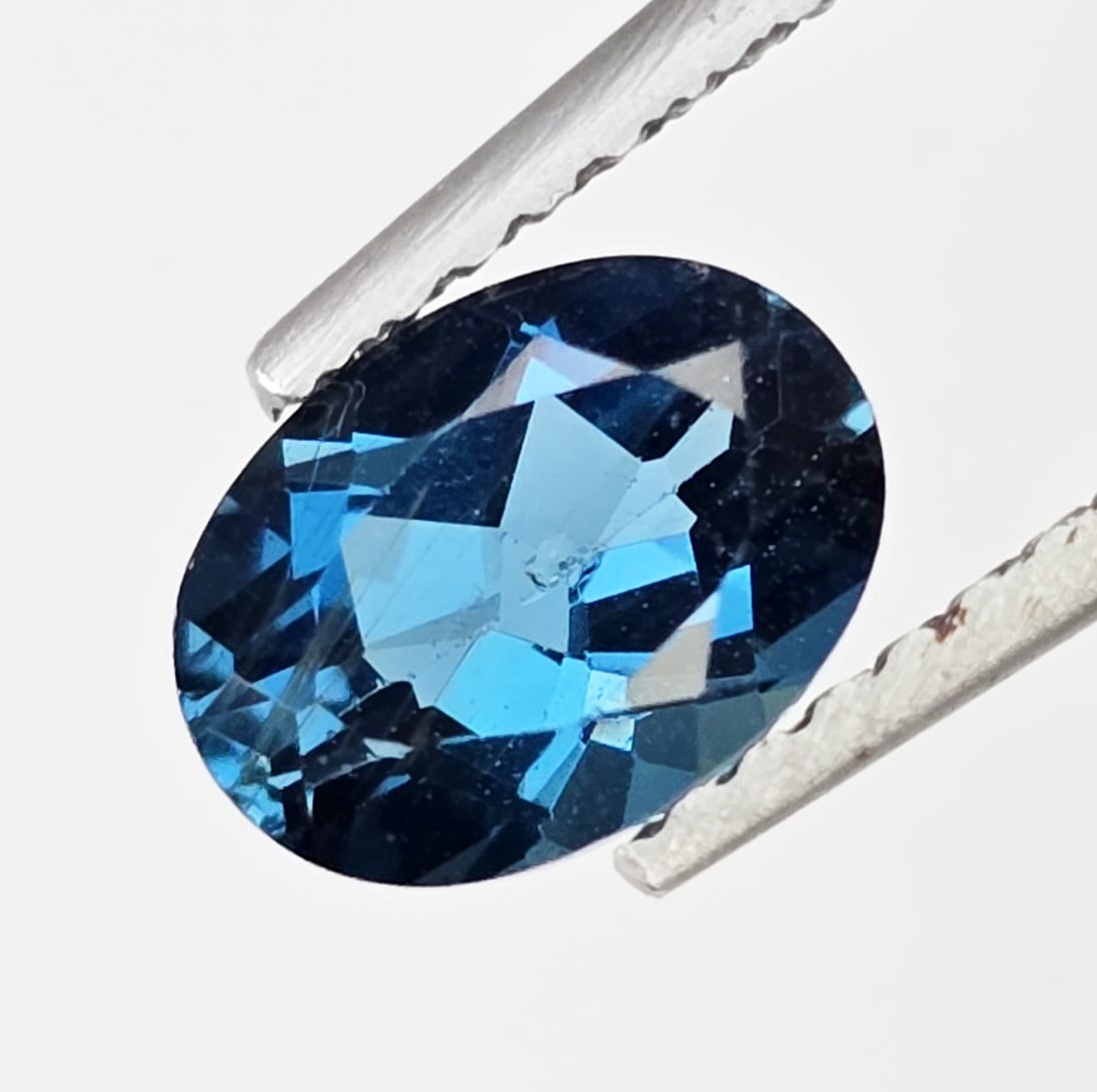 1.11 ct Natural London Blue Topaz: Gemstones: Natural london Blue Topaz /Carat Weights: 1.11 ct /Size or Dimensions: 7.20 X 5.20 X 3.80 mm