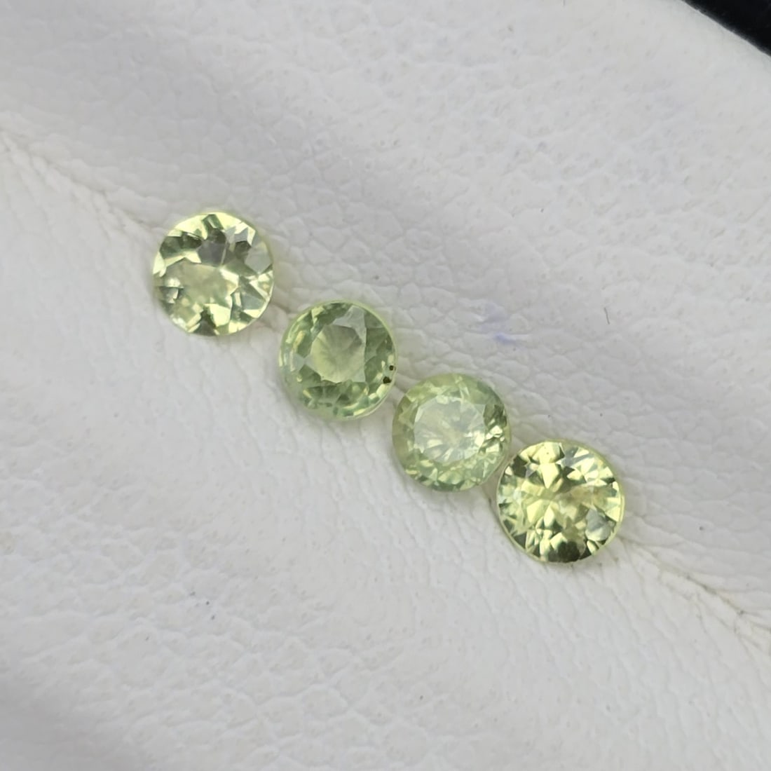 0.48 Ct Natural Green Sapphire Set: Gemstones: Natural Sapphire /Carat Weights: 0.48 ct /Size or Dimensions: 2.50 mm Approx /Treatment: Heated