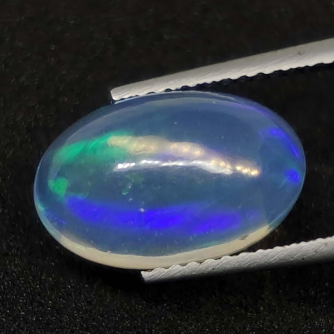 3.85 Ct Natural Ethiopian Fire Opal: Gemstones: Natural Fire OpalCarat Weights: 3.85 ct Size/Dimensions: 13.60 X 8.70 X 5.80 mmTreatment: No