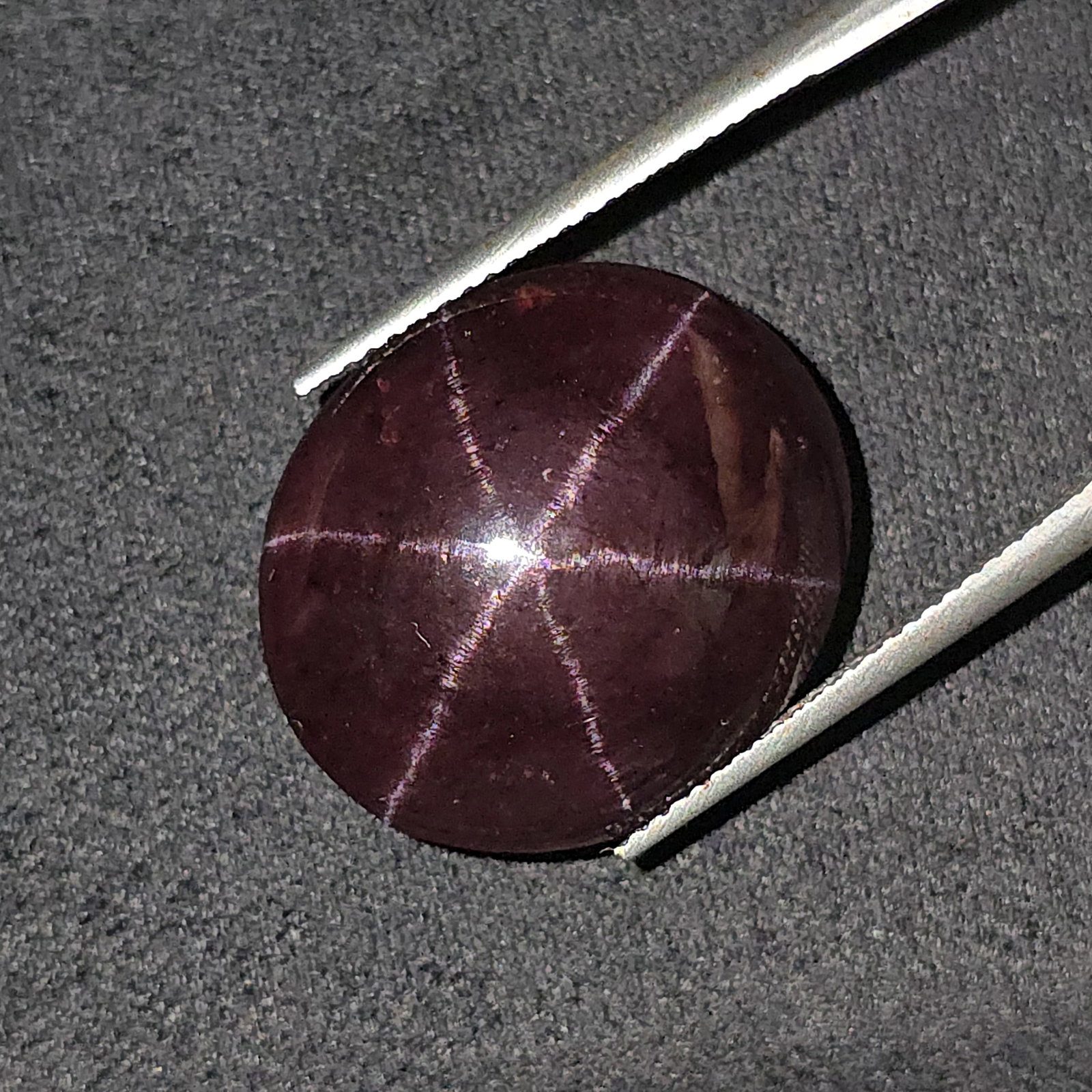 28.41 Ct Unheated Natural Star Garnet: Gemstones: Natural Star Garnet /Carat Weights: 28.41 ct /Size or Dimensions: 21.13 X 18.30 X 7 mm /Treatment: None