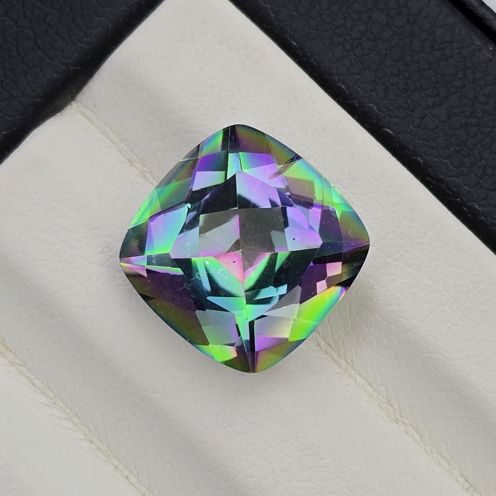 6.65 ct "Top Qulaity" Natural Rainbow Mystic Quartz: Gemstones: Natural Mystic Quartz /Carat Weights: 6.65 ct /Size or Dimensions: 12 X 12 X 7.90 mm /Treatment: Coated