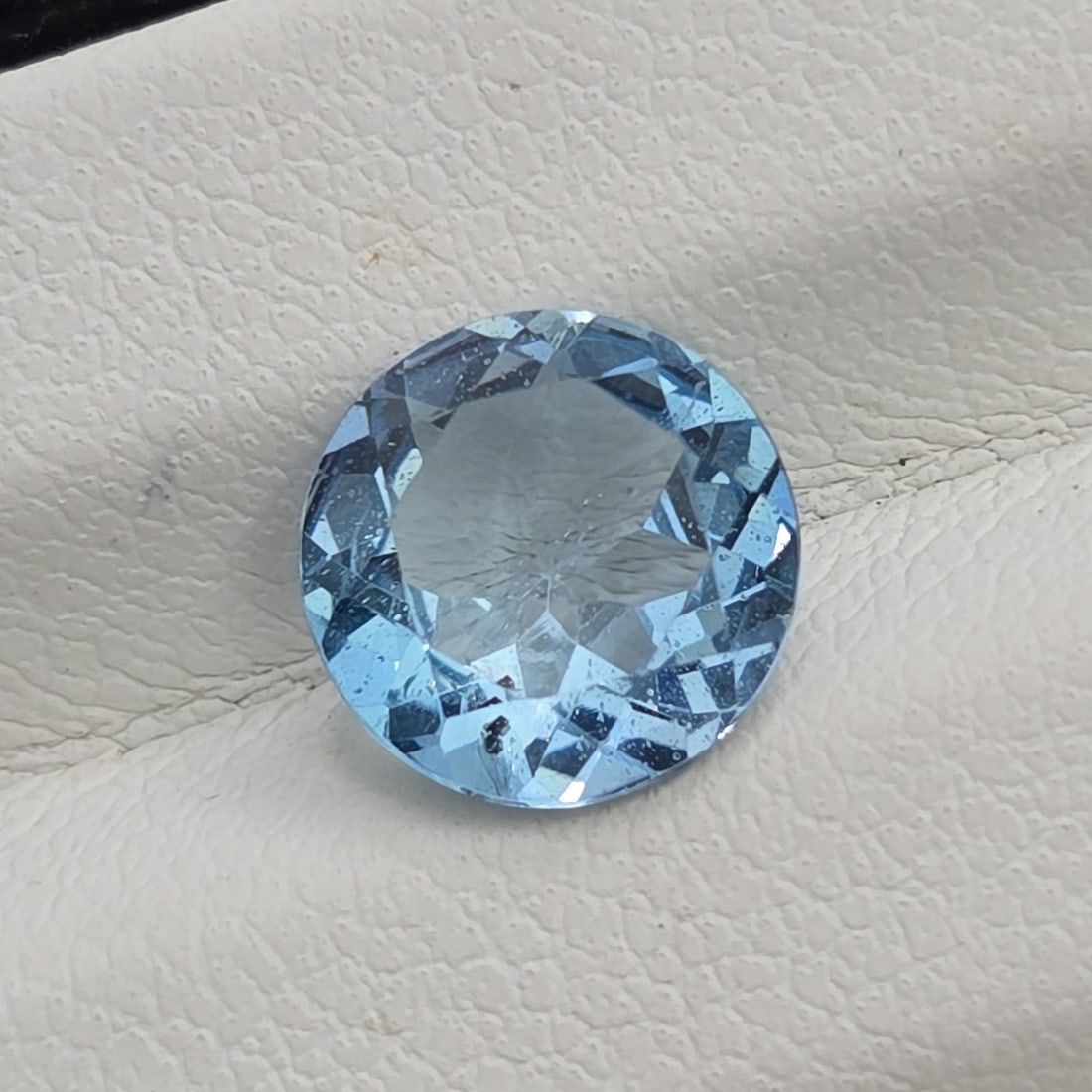 1.85 ct Natural Blue Topaz: Gemstones: Natural Blue Topaz /Carat Weights: 1.85 ct /Size or Dimensions: 8 X 4 mm /Treatment: Irradiated