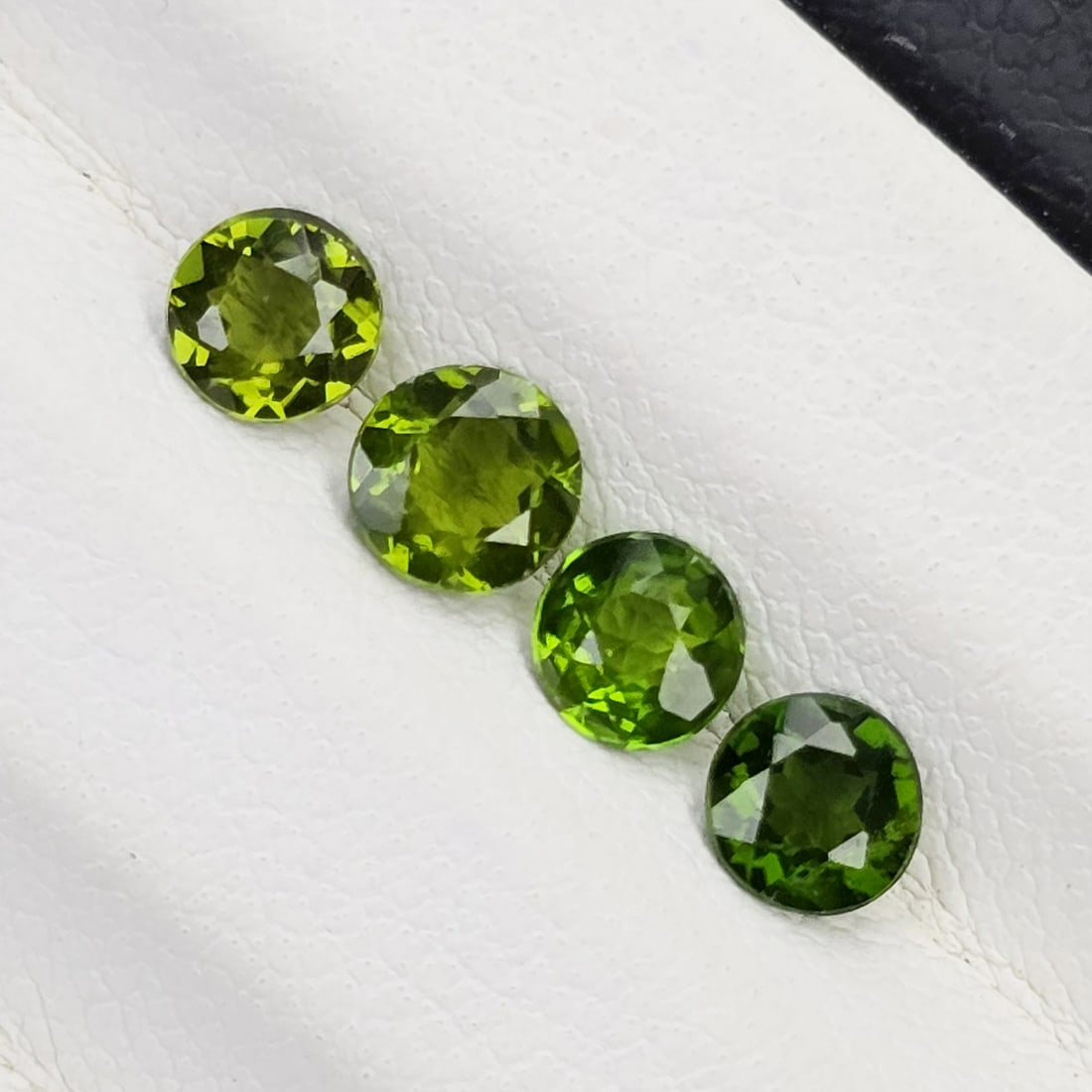 1.12 Ct Rare Natural Chrome Diopside Round Set (1 of 2)