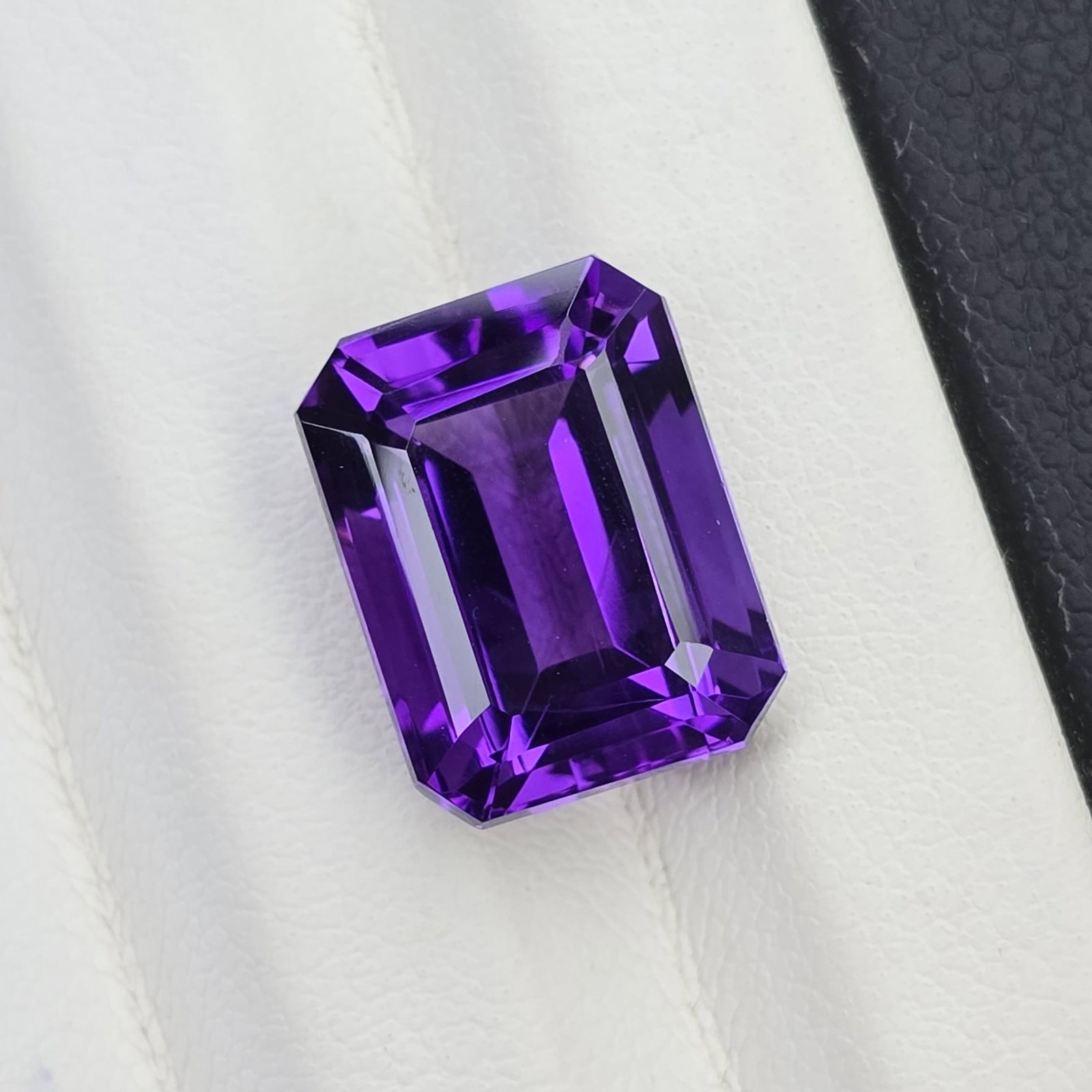 6.24 Ct "Top Quality" Natural Deep Purple African Amethyst: Gemstones: Natural Amethyst /Carat Weights: 6.24 Ct /Size or Dimensions: 12.50 X 9.50 X 7.30 mm / Treatment: No