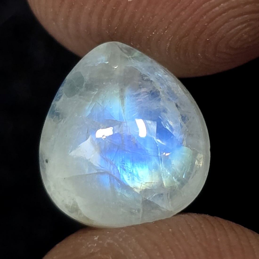 2.52 ct Natural Royal Blue Moonstone: Gemstones: Natural Blue Moonstone /Carat Weights: 2.52 ct /Size or Dimensions: 9.50 X 8.50 X 4.30 mm Approx