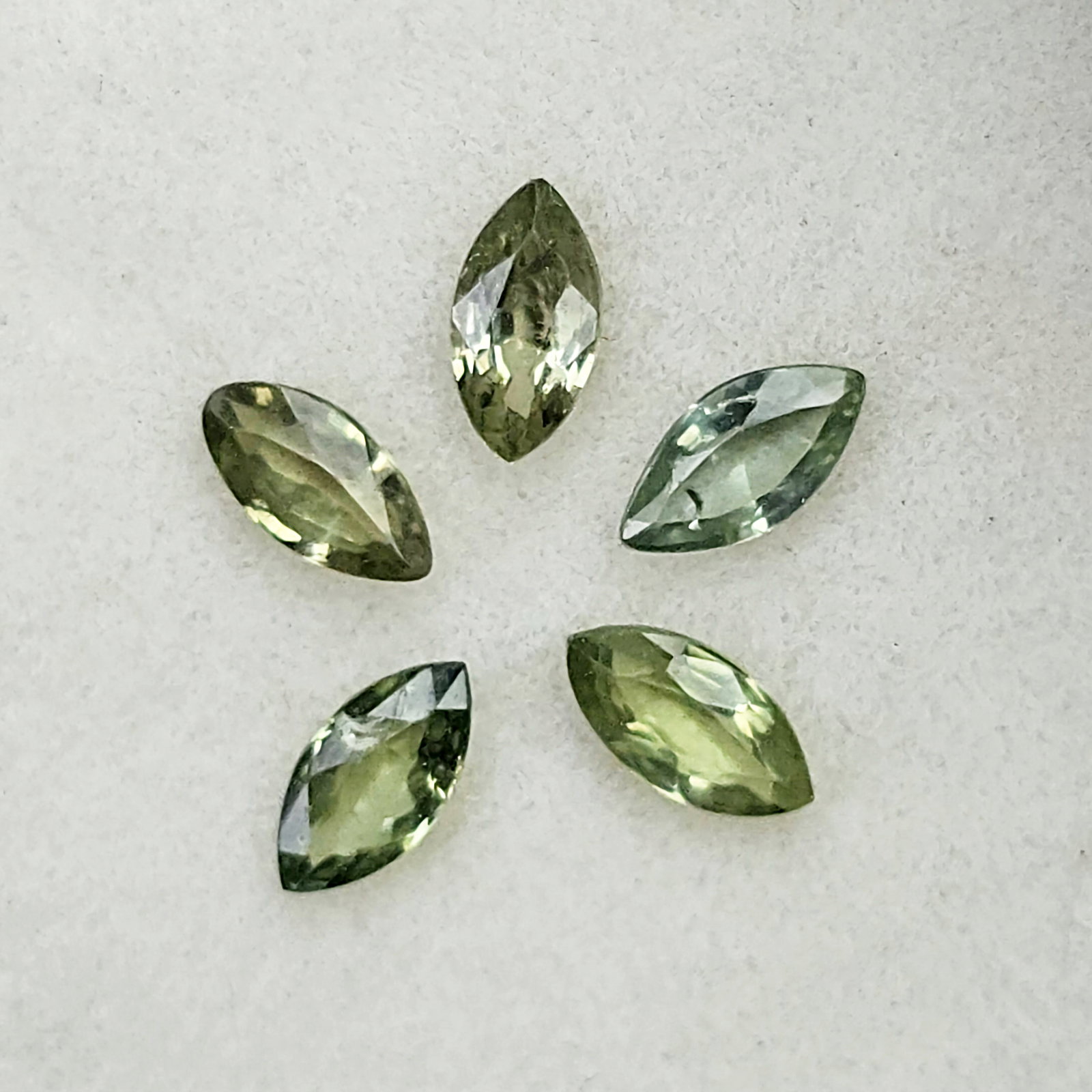 0.94 Ct "Top Quality" Natural Green Sapphire Set: Gemstones: Natural Sapphire /Carat Weights: 0.94 ct /Size or Dimensions: 5 X 2.50 mm /Treatment: Treated