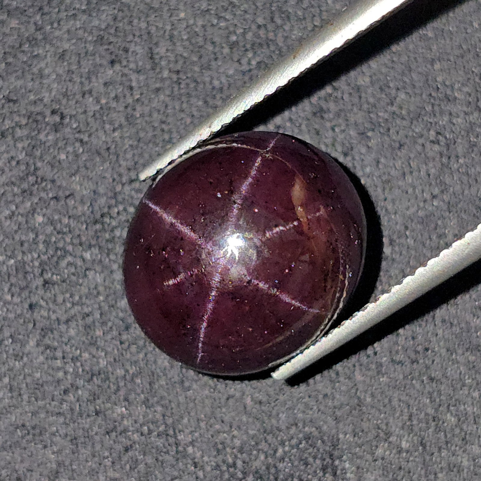 17.26 Ct Unheated Natural Star Garnet: Gemstones: Natural Star Garnet /Carat Weights: 17.26 ct /Size or Dimensions: 14.80 X 13 X 7.80 mm /Treatment: None
