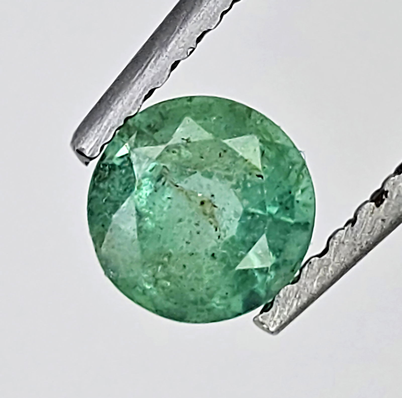 0.50 ct Natural Zambian Emerald Round: Gemstones: Natural Emerald /Carat Weights: 0.50 ct /Size or Dimensions: 5 mm Approx /Treatment : Colorless Oil