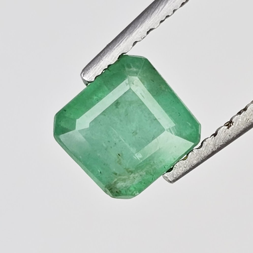 0.83 ct Natural Zambian Emerald: Gemstones: Natural Emerald /Carat Weights: 0.83 ct /Size or Dimensions: 5.60 X 5 X 3.50 mm Approx /Treatment : Colorless Oil