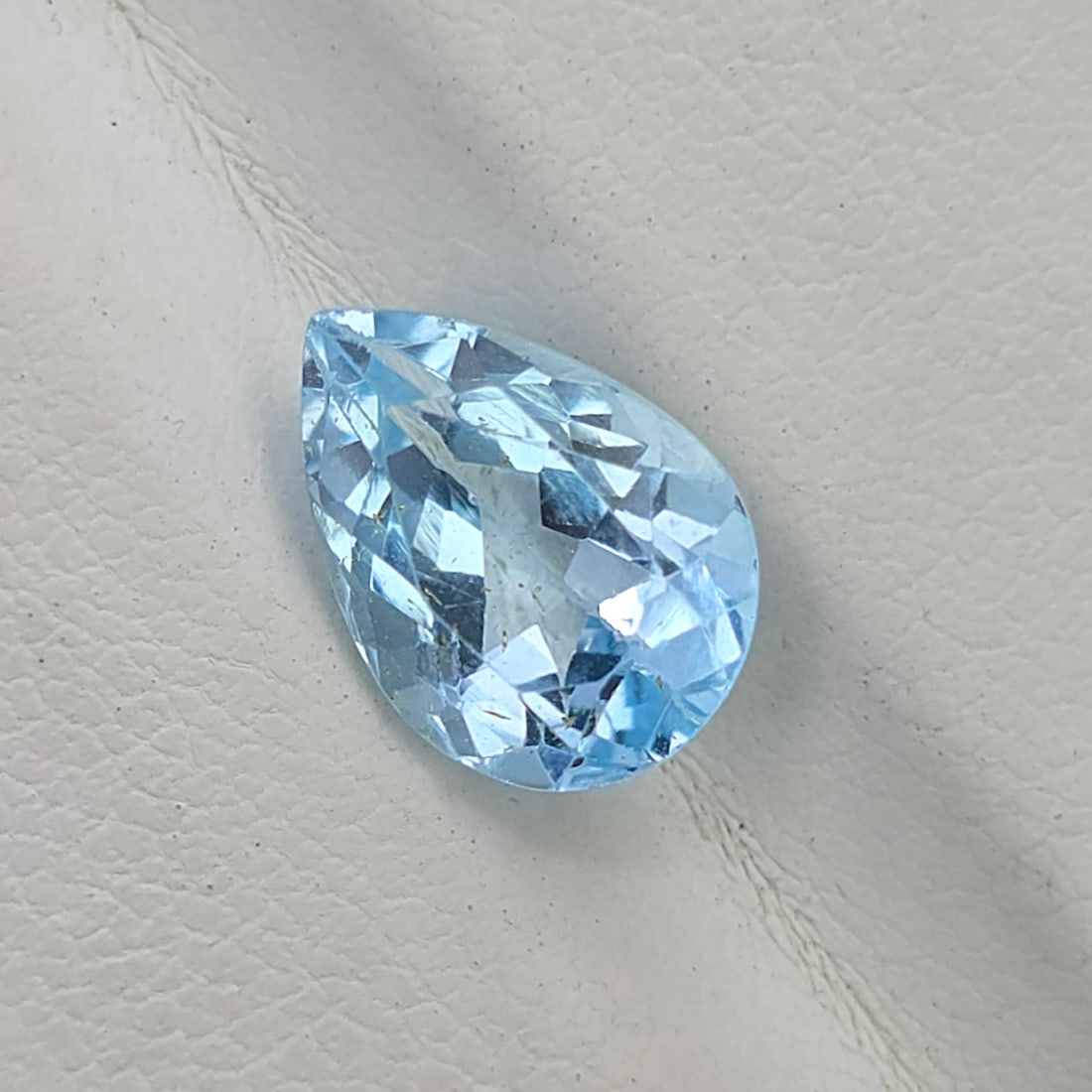 3.25 ct Natural Blue Topaz: Gemstones: Natural Blue Topaz /Carat Weights: 3.25 ct /Size or Dimensions: 10.70 X 7.50 X 5.50 mm /Treatment: Irradiated