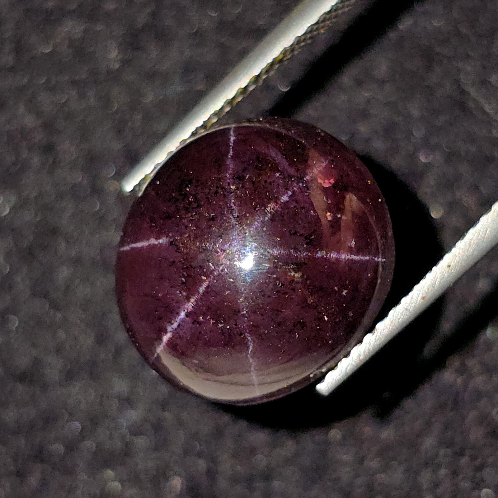 18.10 Ct Unheated Natural Star Garnet: Gemstones: Natural Star Garnet /Carat Weights: 18.10 ct /Size or Dimensions: 14.50 X 13.50 X 8.30 mm /Treatment: None