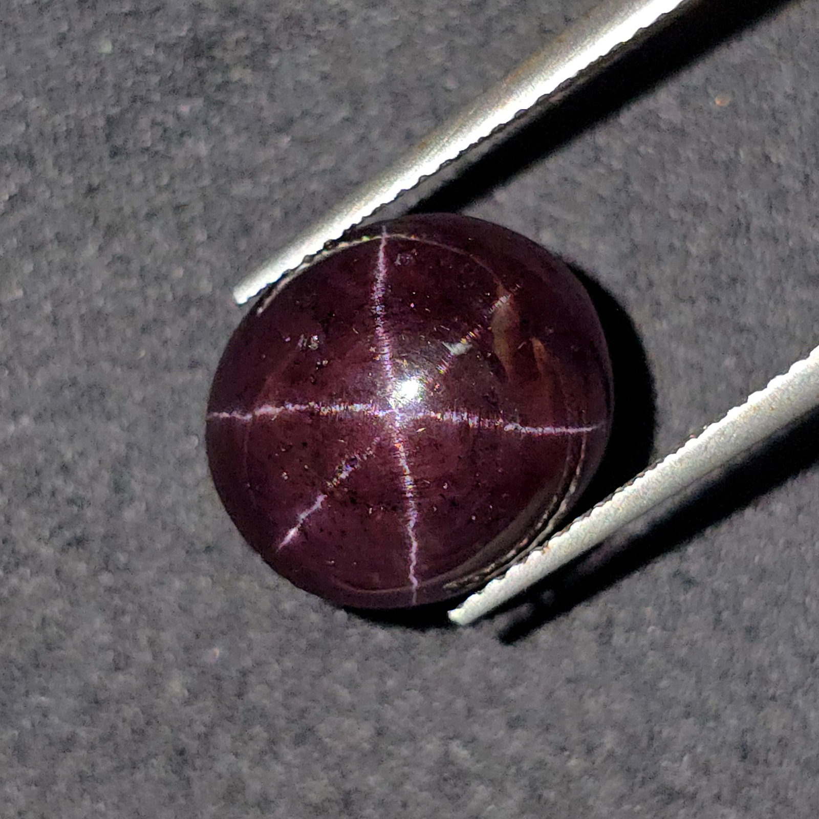 15.85 Ct Unheated Natural Star Garnet: Gemstones: Natural Star Garnet /Carat Weights: 15.85 ct /Size or Dimensions: 14 X 12.30 X 8.10 mm /Treatment: None