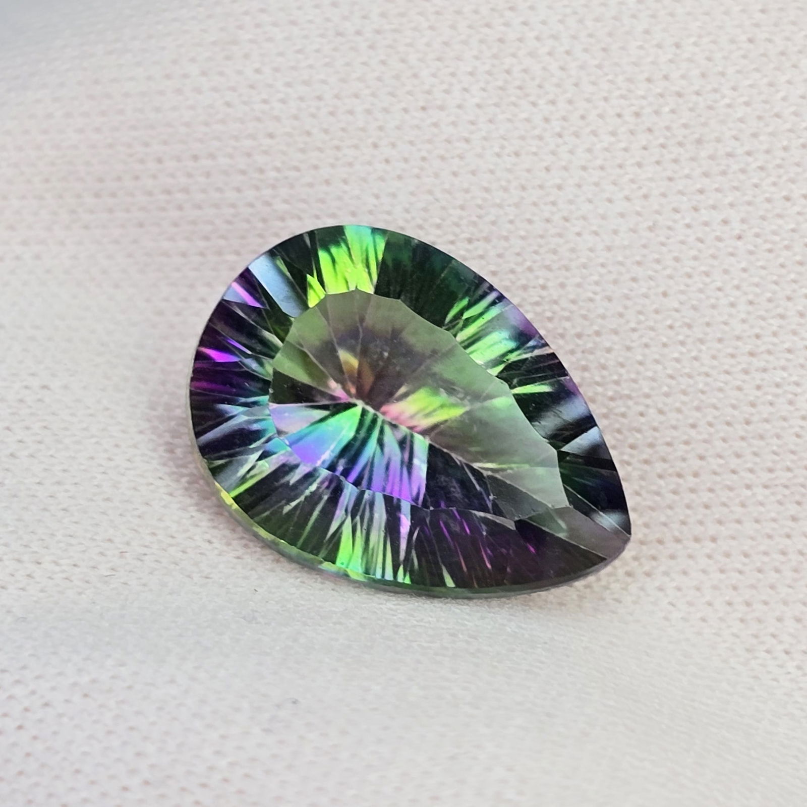 6.38 ct "Top Qulaity" Natural Rainbow Mystic Quartz Concave: Gemstones: Natural Mystic Quartz /Carat Weights: 6.38 ct /Size or Dimensions: 14 X 10 X 6.40 mm /Treatment: Coated