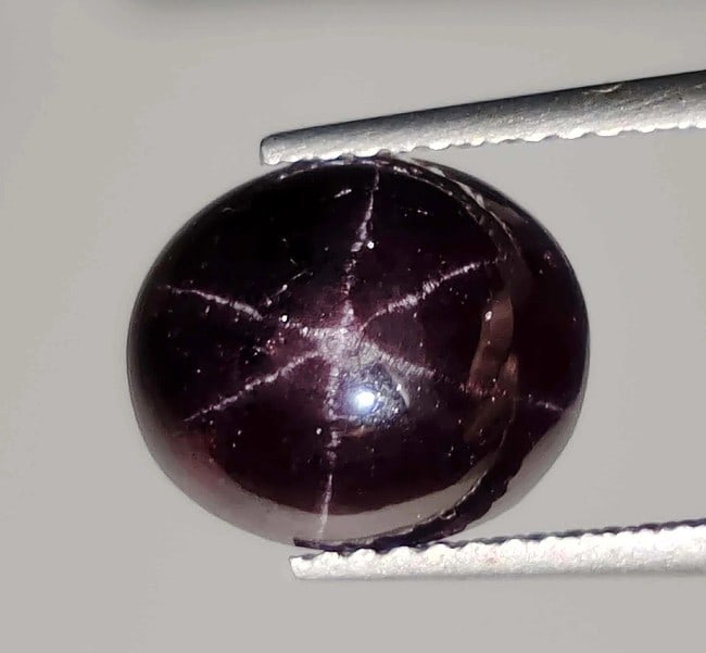 6.36 Ct Unheated Natural Star Garnet: Gemstones: Natural Star Garnet /Carat Weights: 6.36 ct /Size or Dimensions: 10.40 X 8.80 X 5.90 mm /Treatment: None